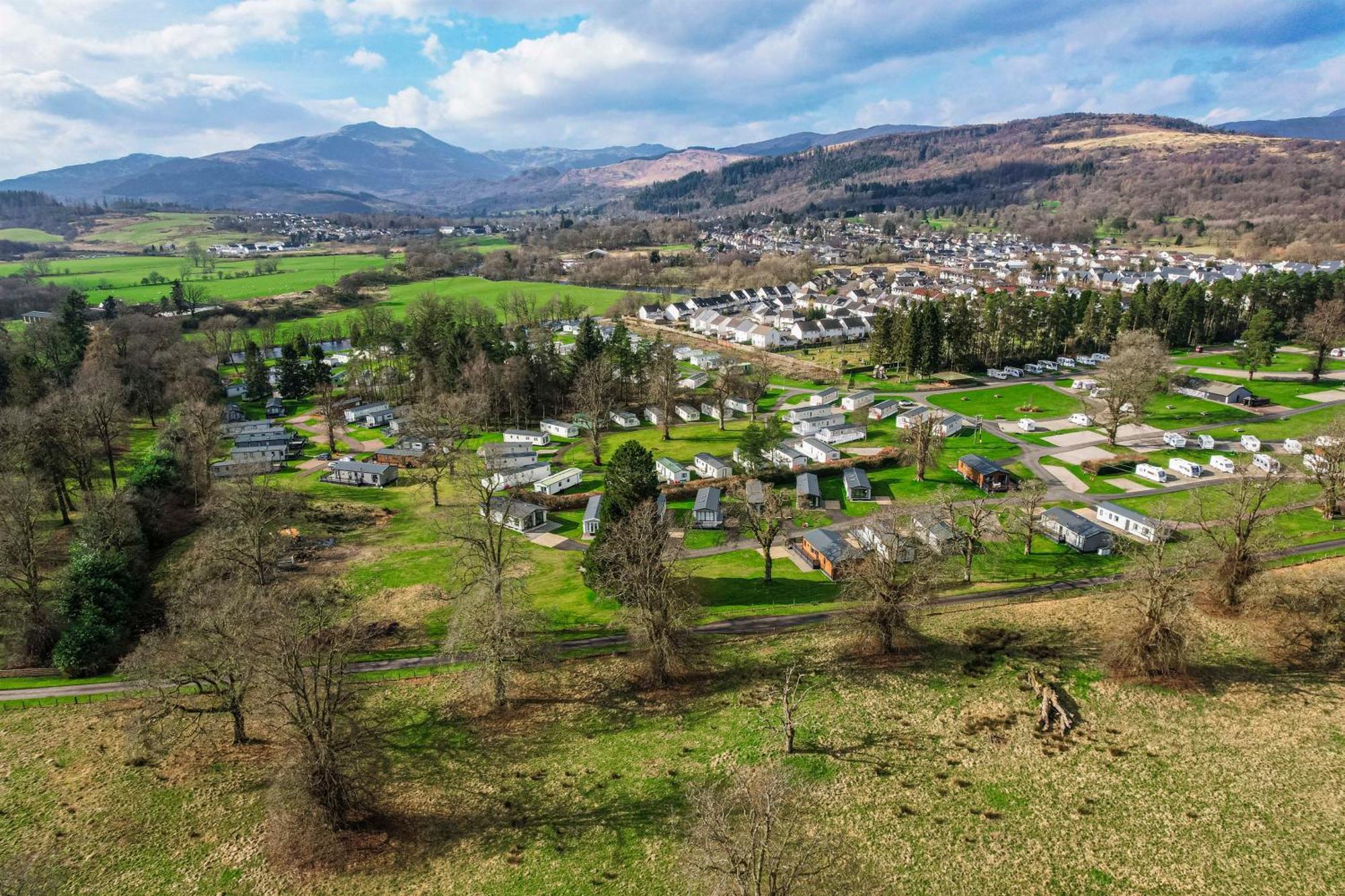 Callander Woods Holiday Park Hotel Exterior photo